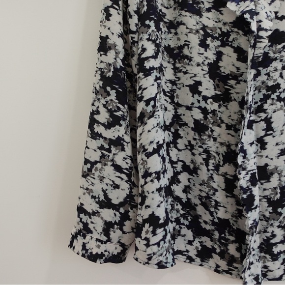 Ann Taylor Petites Multicolor Ruffle Front Blouse Sz MP Lightweight Flowy Blue - Picture 3 of 12